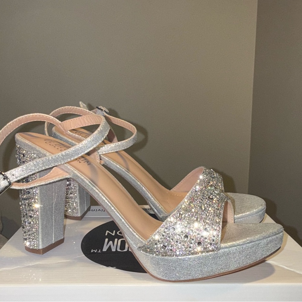 De Blossom Collection Silver Glitter Women's Heels